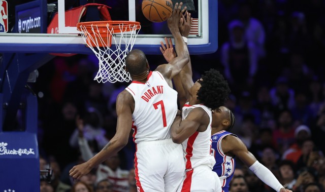 丢掉一半罚球！因漏判逃过一劫 但基本功糟糕还是让火箭输掉比赛