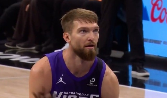 天博体育服务-伤病一点影响都没有！蒙克突破击地 小萨跟进起飞单臂暴扣！