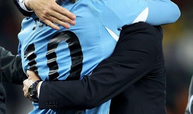 天博体育服务-塔瓦雷斯尊称大师 不只因培养出福兰苏牙卡瓦尼